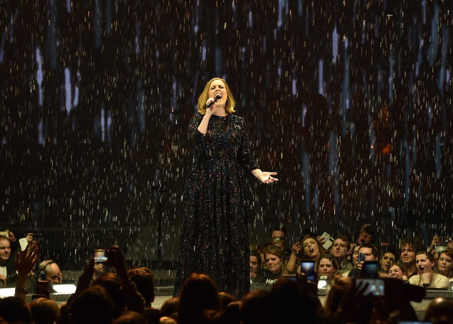 5 observations from Adele's sold-out show at Verizon Center in D.C. ... - Washington Post